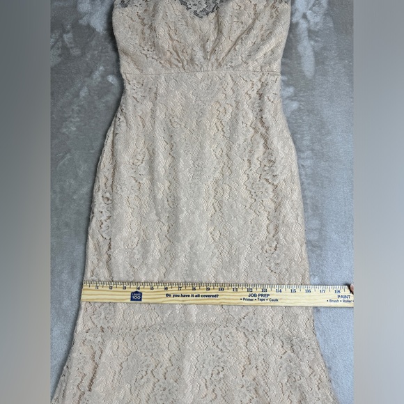 Amsale Wedding Gown Size 6 - Beige Ivory Lace Lightweight Feminine Mermaid Flare - Picture 8 of 16